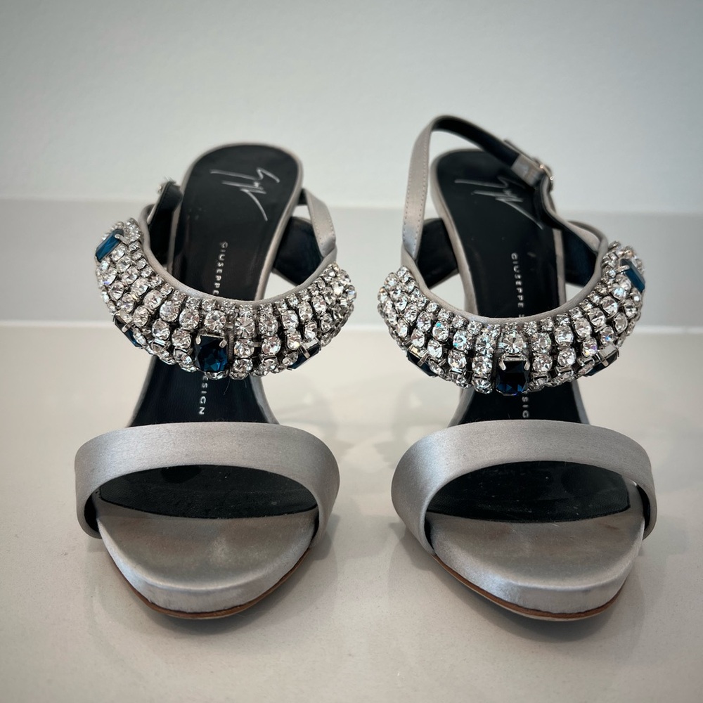 Elegant Silver Women's Sandals with Rhinestone Detailing